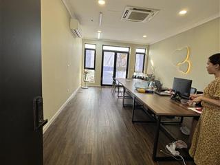 Cho thuê sàn văn phòng phố tuệ tĩnh dt 50m2, thang máy, hầm để xe, ô tô đỗ cửa, giá 10 triệu