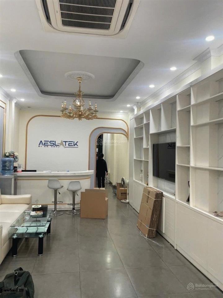 Cho thuê nhà mặt phố hàng bài dt 80m2 x 2 tầng, mt 5m, vị trí ngay ngã tư, thang máy, giá 48 tr/th