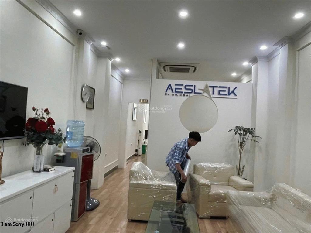 Cho thuê nhà mặt phố hàng bài dt 80m2 x 2 tầng, mt 5m, vị trí ngay ngã tư, thang máy, giá 48 tr/th