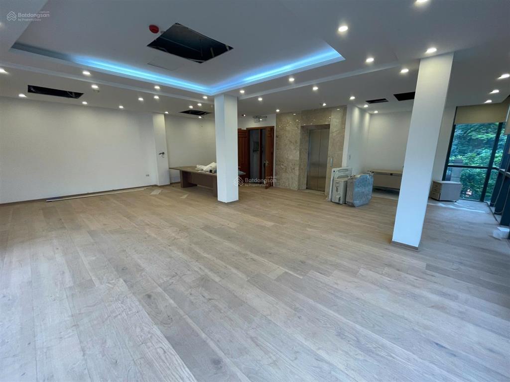 Cho thuê sàn văn phòng phố hoa lư dt 100m2, mt 9m, thang máy, ô tô đỗ cửa, giá 16 triệu