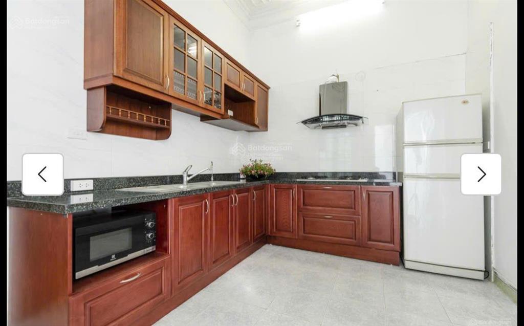 Cho thuê nhà riêng ngõ 219 bồ đề, dt 60m2 x 4t, mt 7m, sân vườn 140m2, nhà mới như ảnh, giá 28 tr