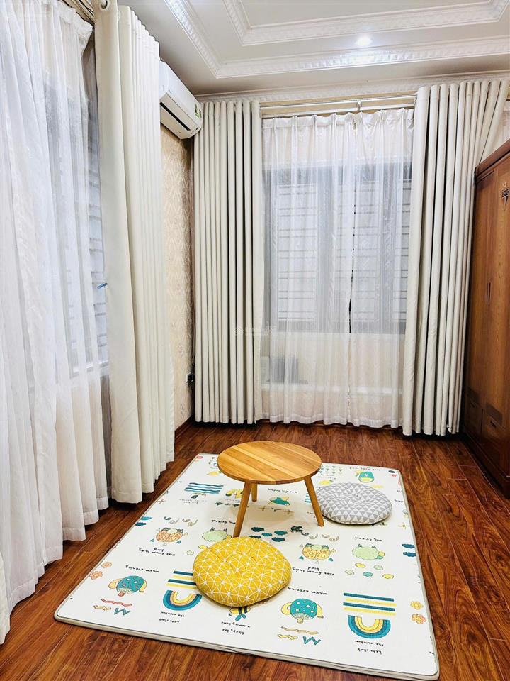 Cho thuê nhà riêng ngõ 1081 hồng hà, dt 35m2 x 4,5t, có 3 ngủ full đồ, nhà mới, giá 15 triệu/tháng