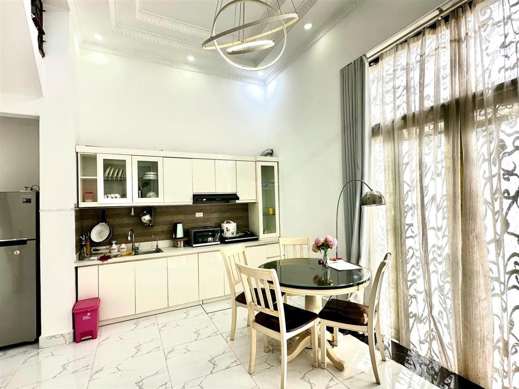 Cho thuê nhà riêng ngõ 1081 hồng hà, dt 35m2 x 4,5t, có 3 ngủ full đồ, nhà mới, giá 15 triệu/tháng