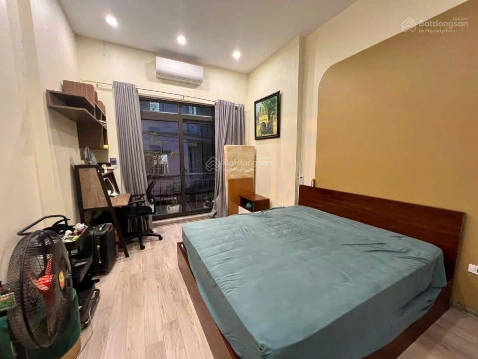 Cho thuê nhà riêng ngõ 51 lãng yên, dt 40m2 x 4,5t, có 4 ngủ full đồ xịn, nhà mới, giá 15 triệu