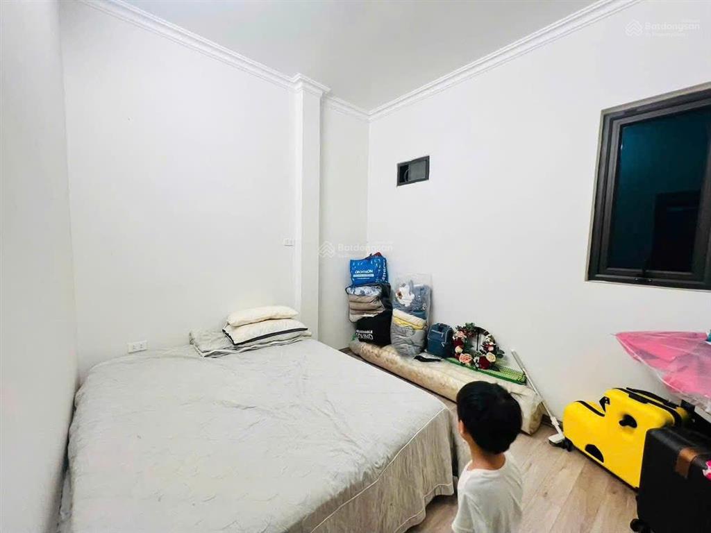 Cho thuê nhà riêng ngõ 51 lãng yên, dt 40m2 x 4,5t, có 4 ngủ full đồ xịn, nhà mới, giá 15 triệu