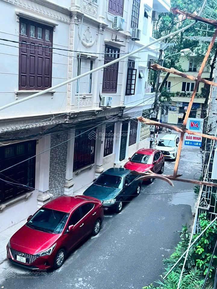 Cho thuê nhà riêng ngõ 51 lãng yên, dt 40m2 x 4,5t, có 4 ngủ full đồ xịn, nhà mới, giá 15 triệu