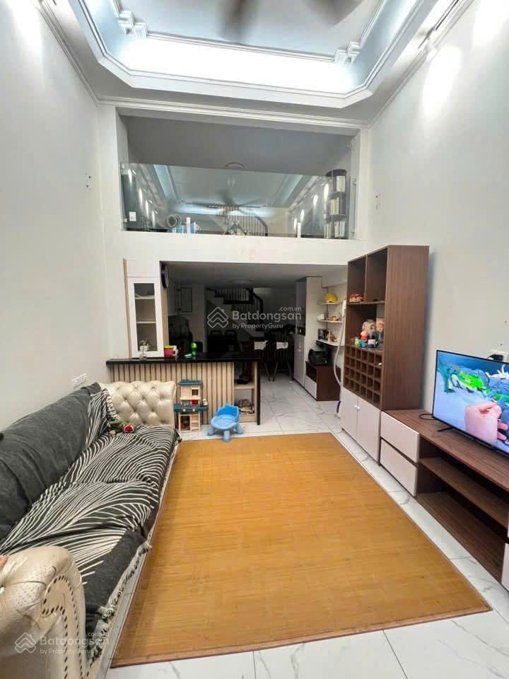 Cho thuê nhà riêng ngõ 51 lãng yên, dt 40m2 x 4,5t, có 4 ngủ full đồ xịn, nhà mới, giá 15 triệu