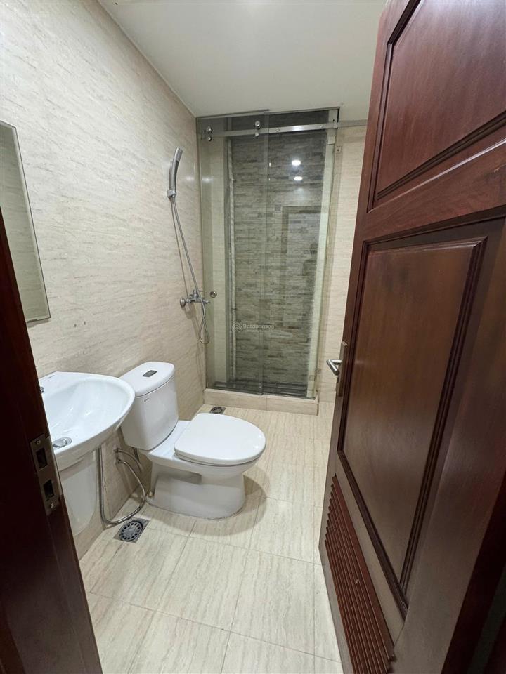Cho thuê nhà riêng ngõ 511 kim mã, dt 60m2 x 4,5t, mt 5m, nhà mới thông sàn, giá 23tr/th
