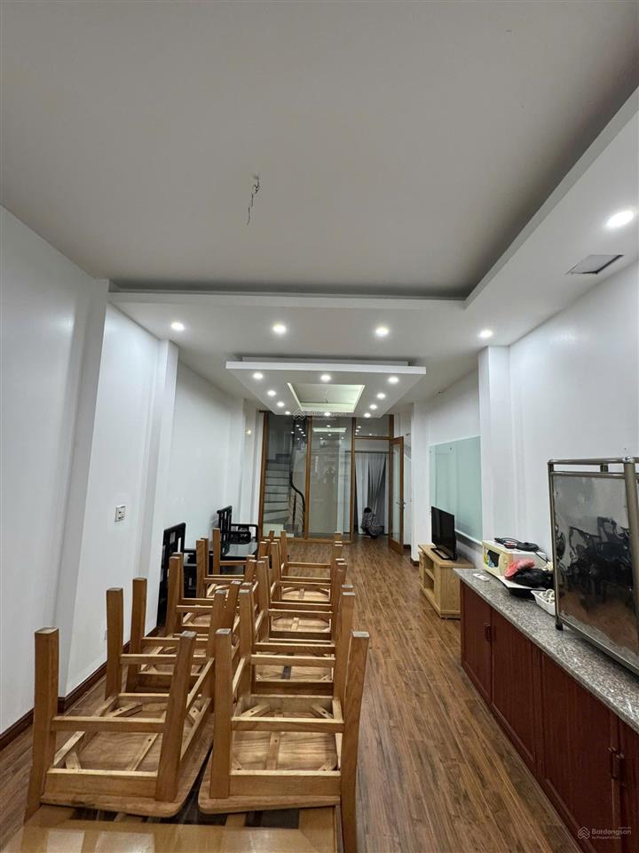 Cho thuê nhà riêng ngõ 511 kim mã, dt 60m2 x 4,5t, mt 5m, nhà mới thông sàn, giá 23tr/th