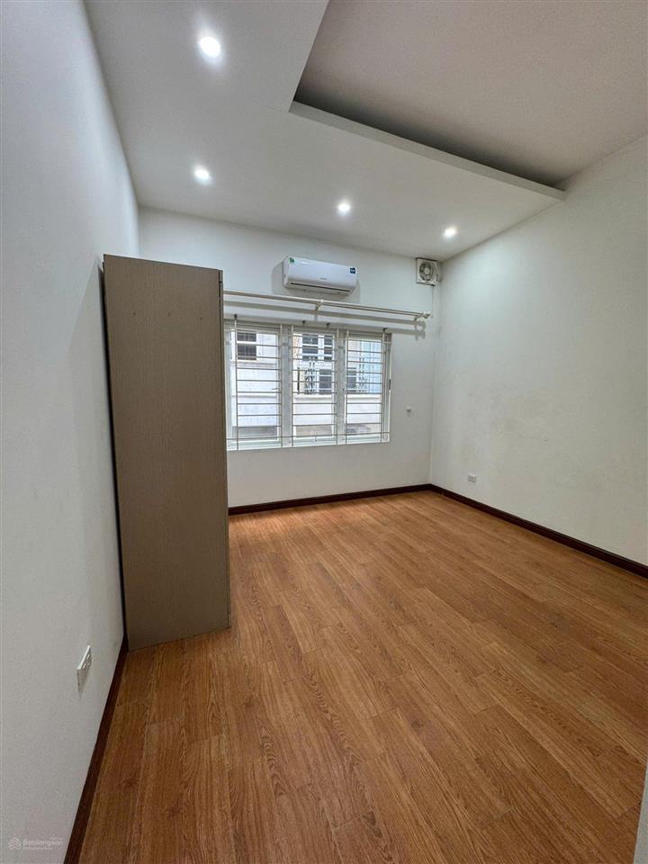 Cho thuê nhà riêng ngõ 511 kim mã, dt 60m2 x 4,5t, mt 5m, nhà mới thông sàn, giá 23tr/th