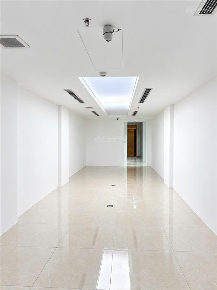 Cho thuê sàn văn phòng ngõ bà triệu dt 40m2, mt 8m, thang máy, hầm để xe, ô tô đỗ cửa, giá 8tr