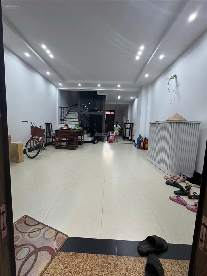 Cho thuê nhà mặt phố thanh bình, mỗ lao, hà đông dt 80m2 x 2 tầng, mt 6m, thang máy, giá 15 tr/th