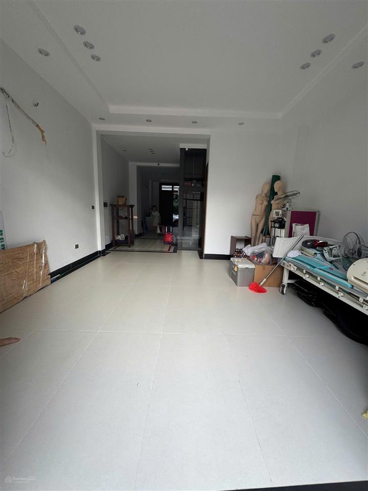 Cho thuê nhà mặt phố thanh bình, mỗ lao, hà đông dt 80m2 x 2 tầng, mt 6m, thang máy, giá 15 tr/th
