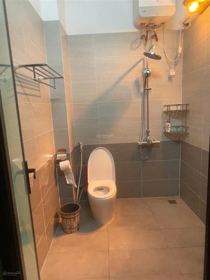 Cho thuê nhà riêng ngõ 444 đội cấn, dt 70m2 x 5t, có 5 ngủ full đồ xịn, nhà mới như ảnh, giá 23 tr