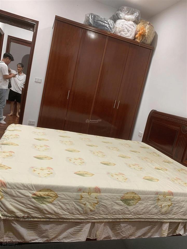 Cho thuê nhà riêng ngõ 444 đội cấn, dt 70m2 x 5t, có 5 ngủ full đồ xịn, nhà mới như ảnh, giá 23 tr