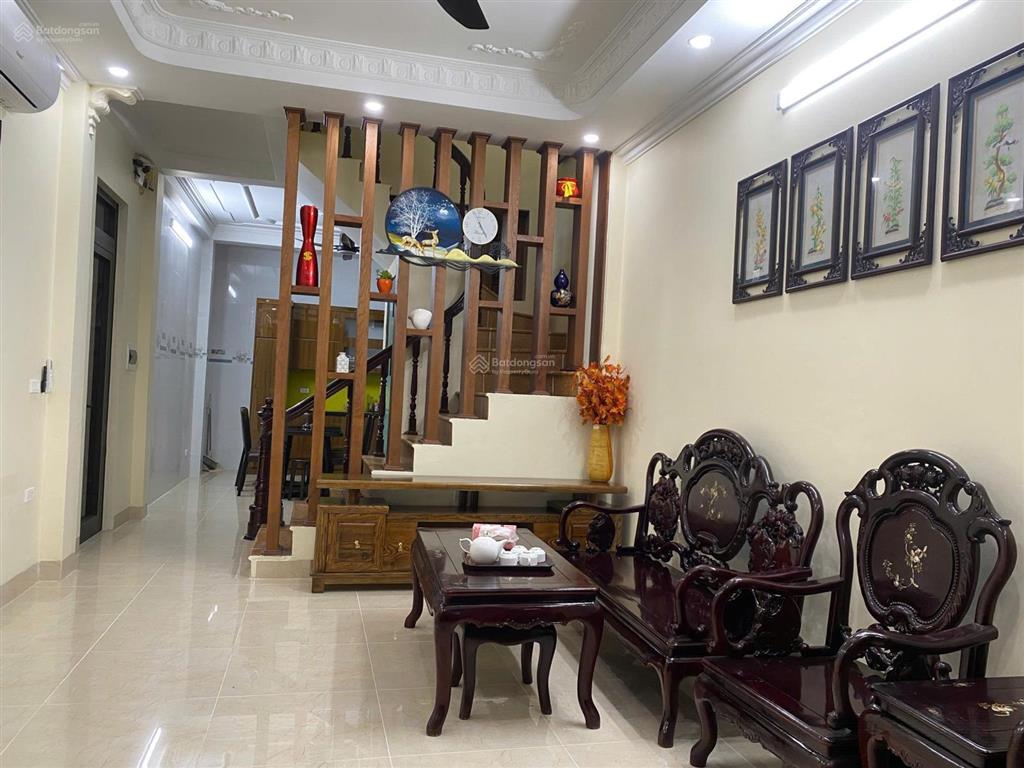 Cho thuê nhà riêng ngõ 444 đội cấn, dt 70m2 x 5t, có 5 ngủ full đồ xịn, nhà mới như ảnh, giá 23 tr