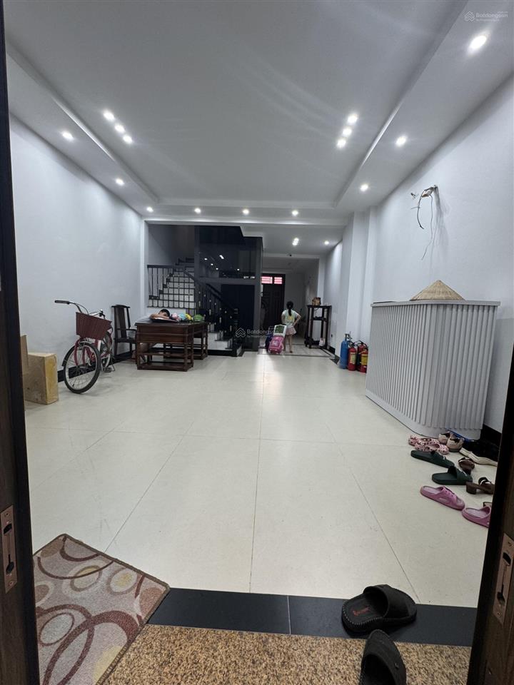Cho thuê nhà mặt phố thanh bình, mỗ lao, hà đông dt 80m2 x 3 tầng, mt 6m, thang máy, giá 27 tr/th