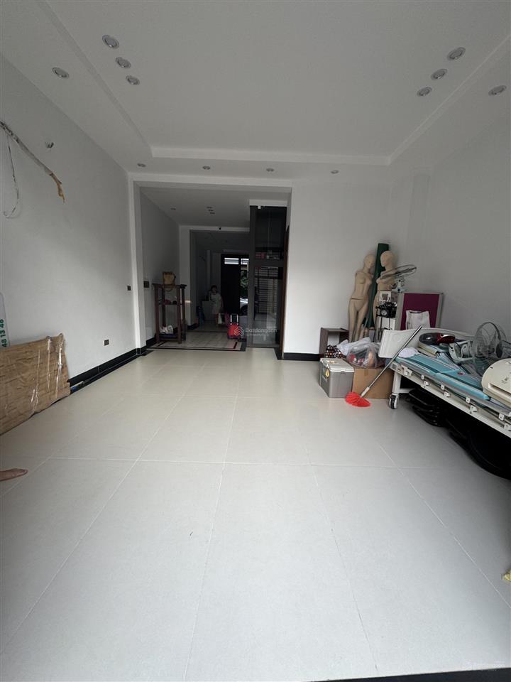 Cho thuê nhà mặt phố thanh bình, mỗ lao, hà đông dt 80m2 x 3 tầng, mt 6m, thang máy, giá 27 tr/th