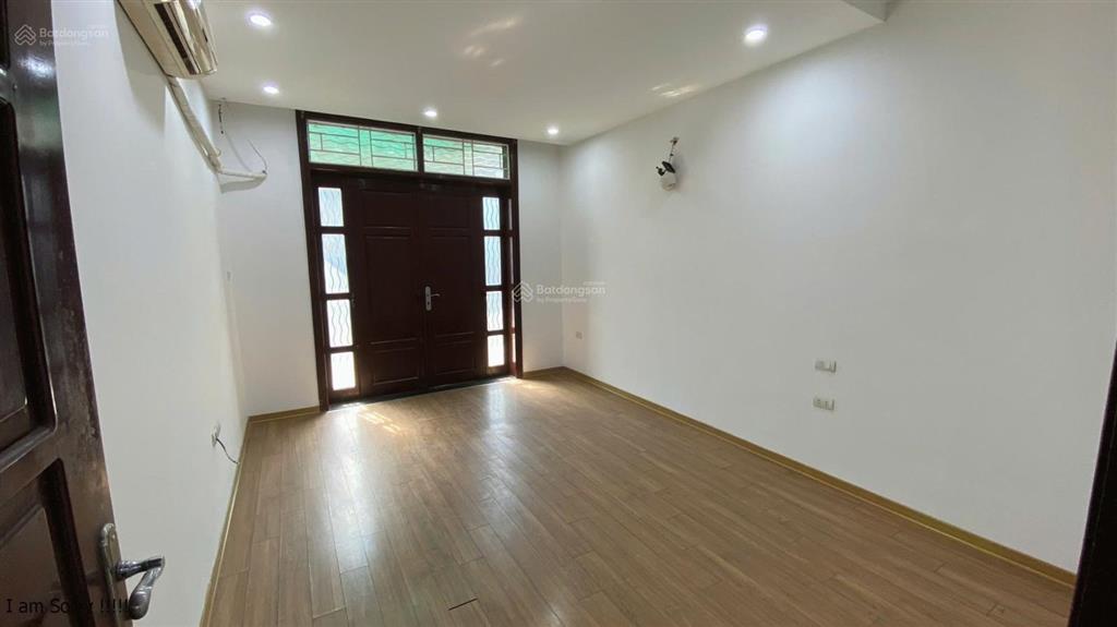 Cho thuê nhà riêng ngõ 61 lạc trung, dt 80m2 x 4t, mt 5m, ô tô tải đỗ cửa, nhà mới, giá 20 triệu