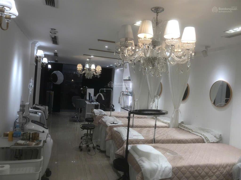 Cho thuê nhà mặt phố nguyễn du dt 100m2, mt 8m, nhà có hầm để xe, ô tô đỗ cửa. giá 35 tr/th