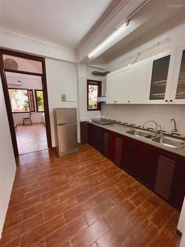 Cho thuê căn hộ 2 ngủ, 220 phố bà triệu, dt 90m2, nội thất đẹp như ảnh, 12 triệu/tháng
