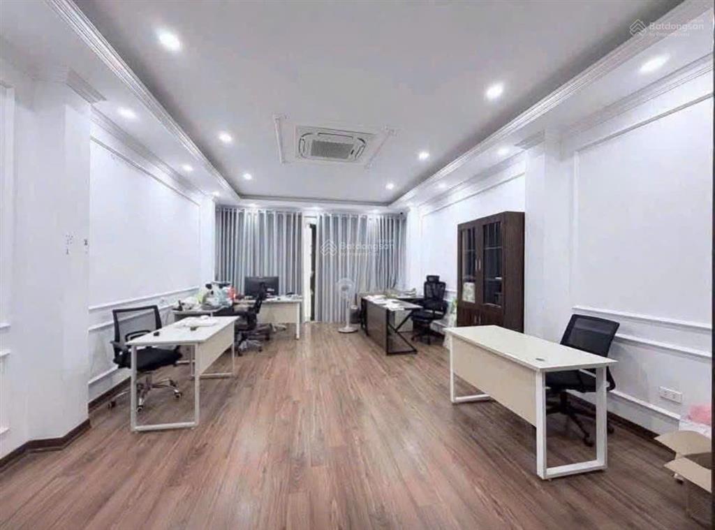 Cho thuê sàn văn phòng phố nguyễn du dt 40m2, mt 8m, thang máy, hầm để xe, ô tô đỗ cửa, giá 9tr