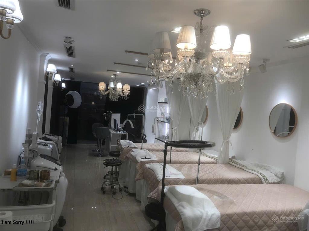 Cho thuê nhà mặt phố nguyễn du dt 100m2, mt 8m, nhà có hầm để xe, ô tô đỗ cửa. giá 35 tr/th
