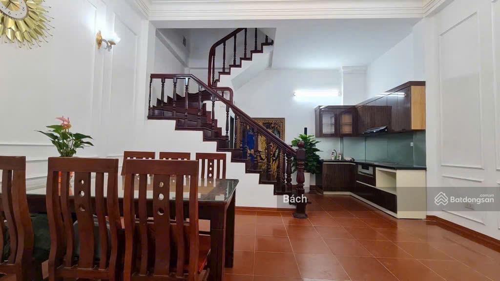 Hiếm  bán nhà riêng quận đống đa  dt 40m2, 3 tầng, mt 3m, giá 5 tỷ. phù hợp gia đình về ở ngay