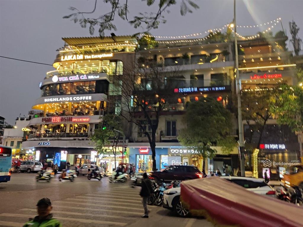 Cho thuê mặt bằng mặt phố hai bà trưng  gần tràng tiền plaza  diện tích lớn hiếm  dt 1000m2