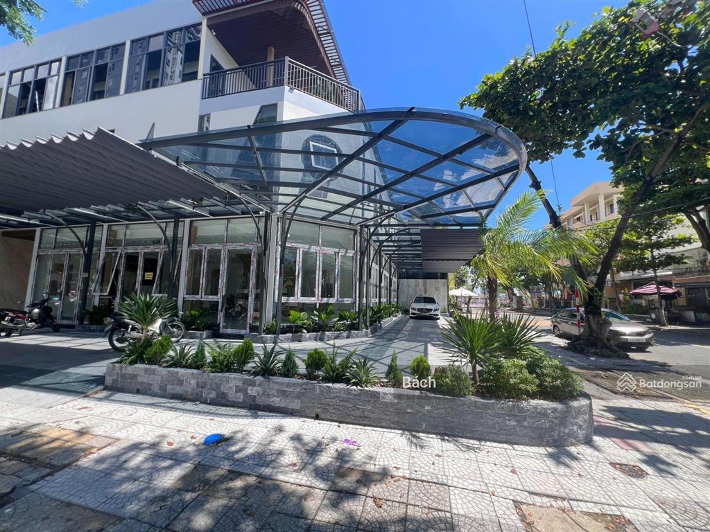 Cho thuê mặt bằng mặt phố chùa bộc  gần 300m2  mt 12m  hàng hiếm