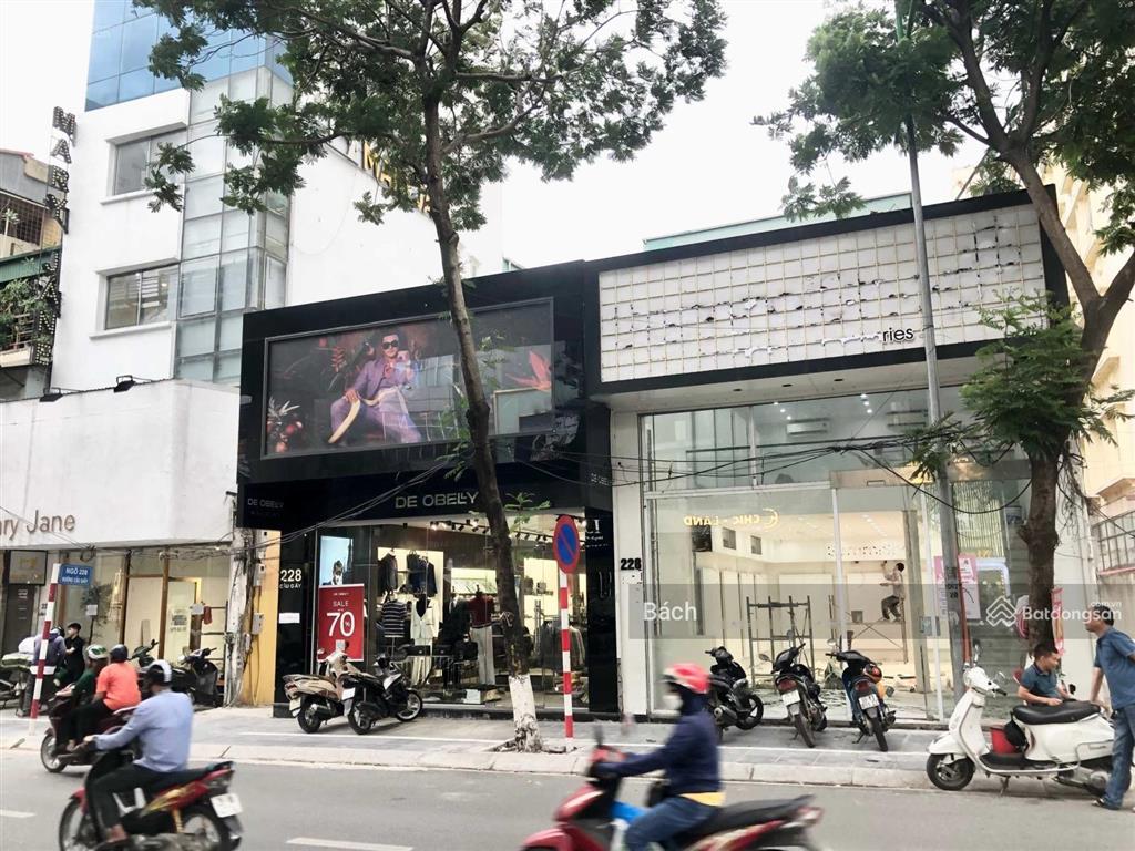 Hiếm  cho thuê mb mặt phố đại cồ việt  hợp showroom  dt 150m2  mt 8m  lưu lượng qua đông