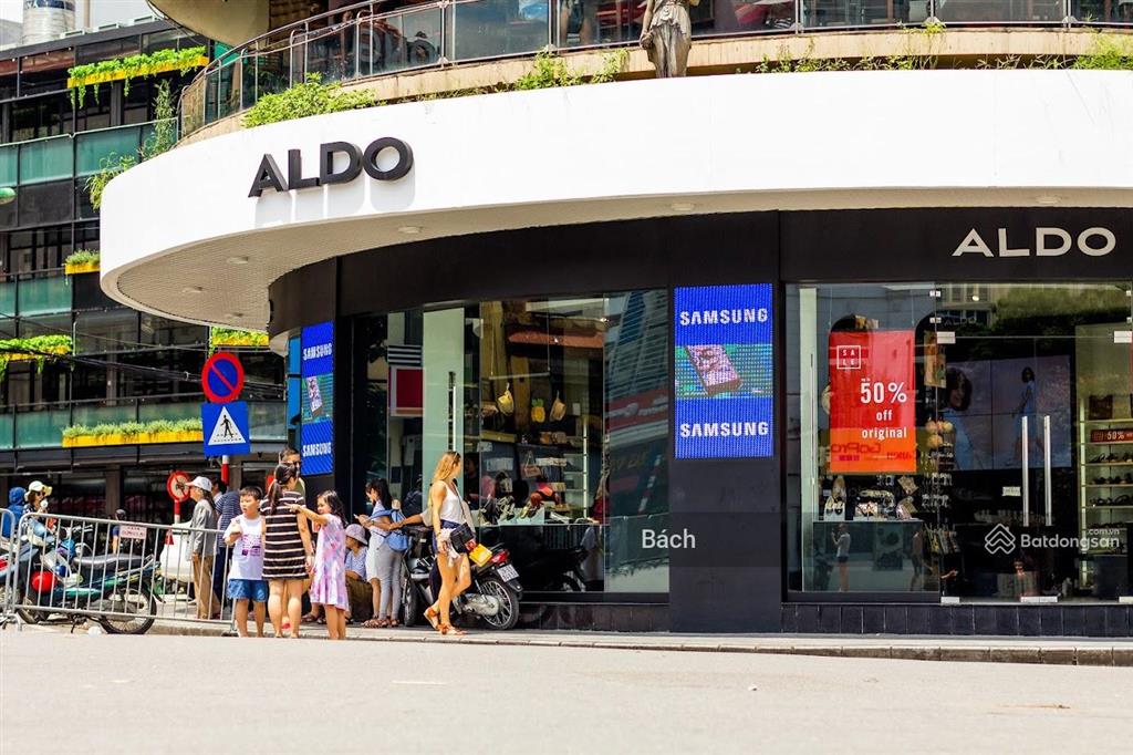 Hiếm  cho thuê nhà mặt phố bà triệu  dt 250m2 x 2 tầng  mt 8m  hợp showroom, ngân hàng,...