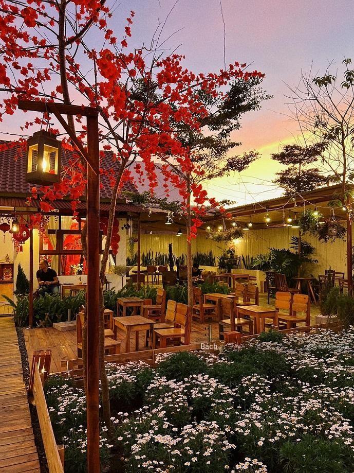 Cho thuê mbkd mặt phố tông đản, dt 300m2, 2 tầng  mt 10m. kinh doanh mọi loại hình.  0886 248 ***