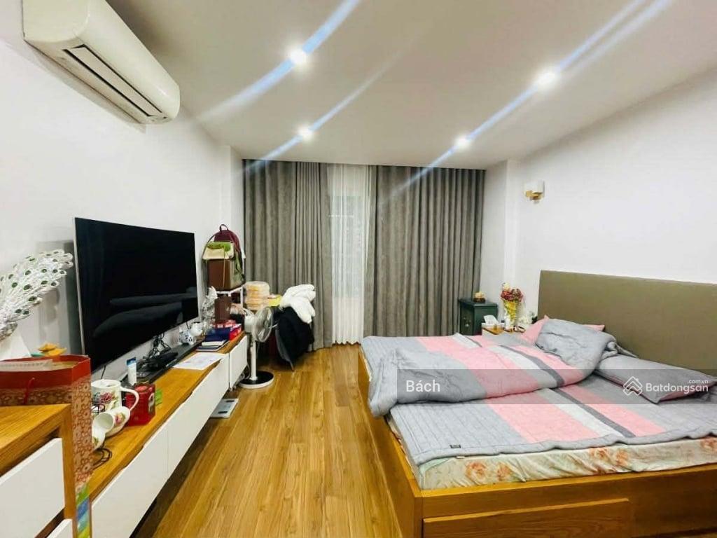 Cho thuê nhà mặt phố hàng mã phù hợp ngân hàng, showroom, khách sạn, chdv  dt 100m2, 5 tầng