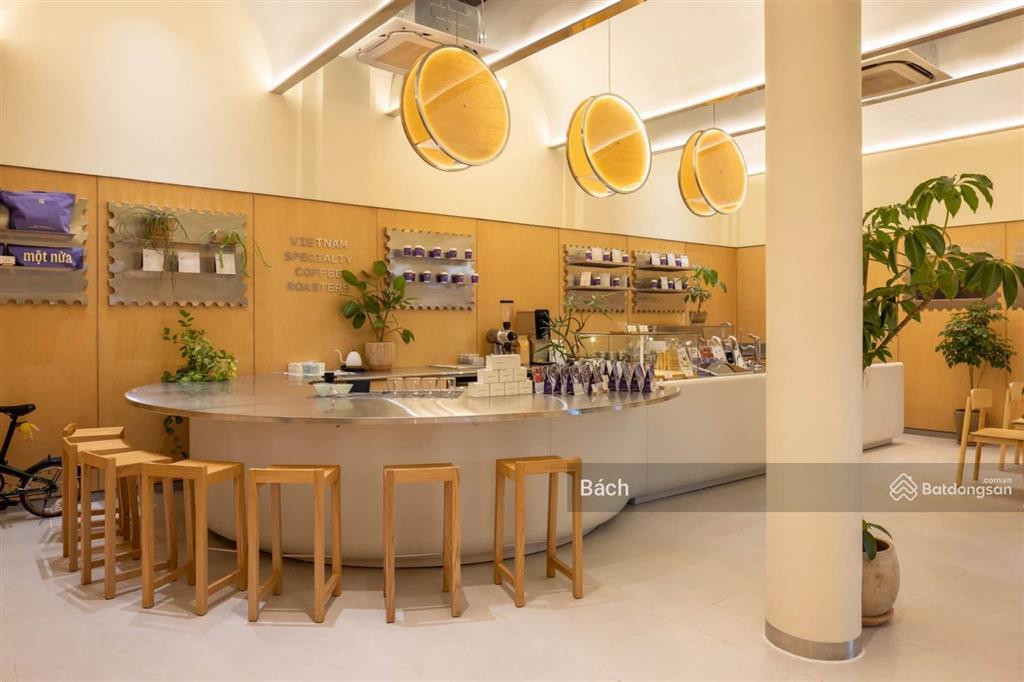 Cho thuê cửa hàng mặt phố hàng ngang  dt 40m2  mt 4m  phù hợp làm lưu niệm, showroom,...