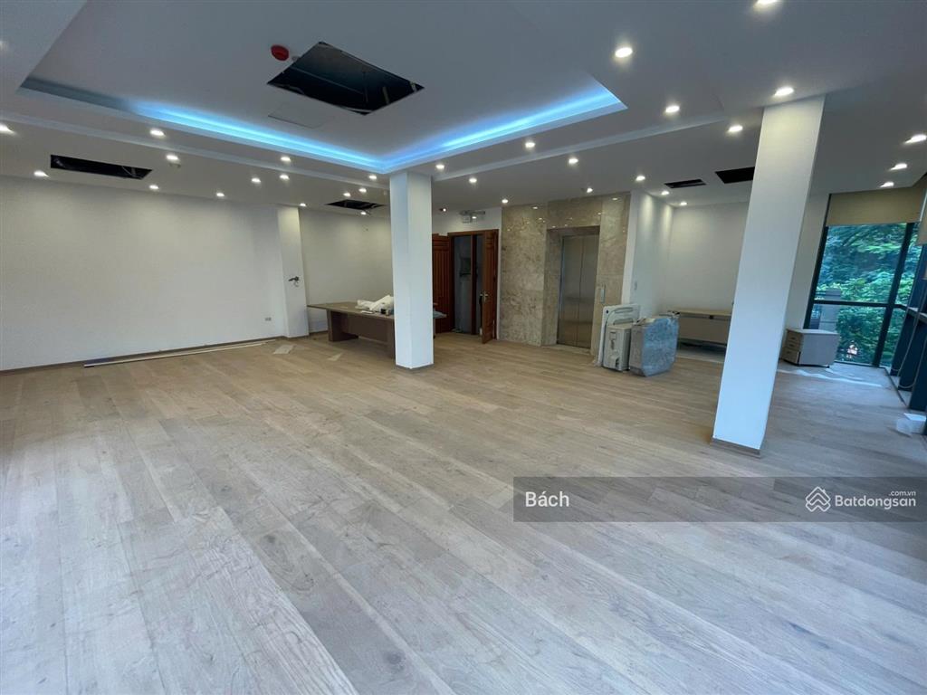Văn phòng mặt phố lê đại hành  95m2  có thang máy  chỉ 19 triệu/tháng