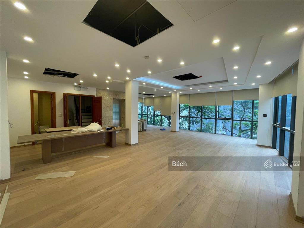 Văn phòng mặt phố lê đại hành  95m2  có thang máy  chỉ 19 triệu/tháng