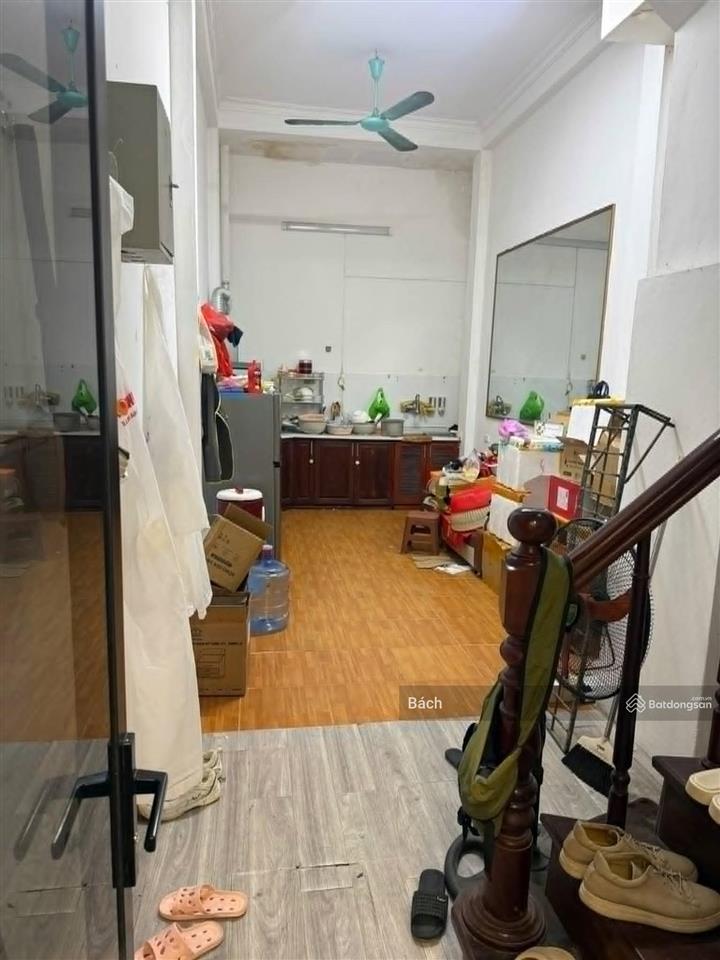 Cho thuê cửa hàng 3 tầng riêng biệt mặt phố vương thừa vũ, dt 38m2 x 3 tầng, mt 3m, giá 15tr