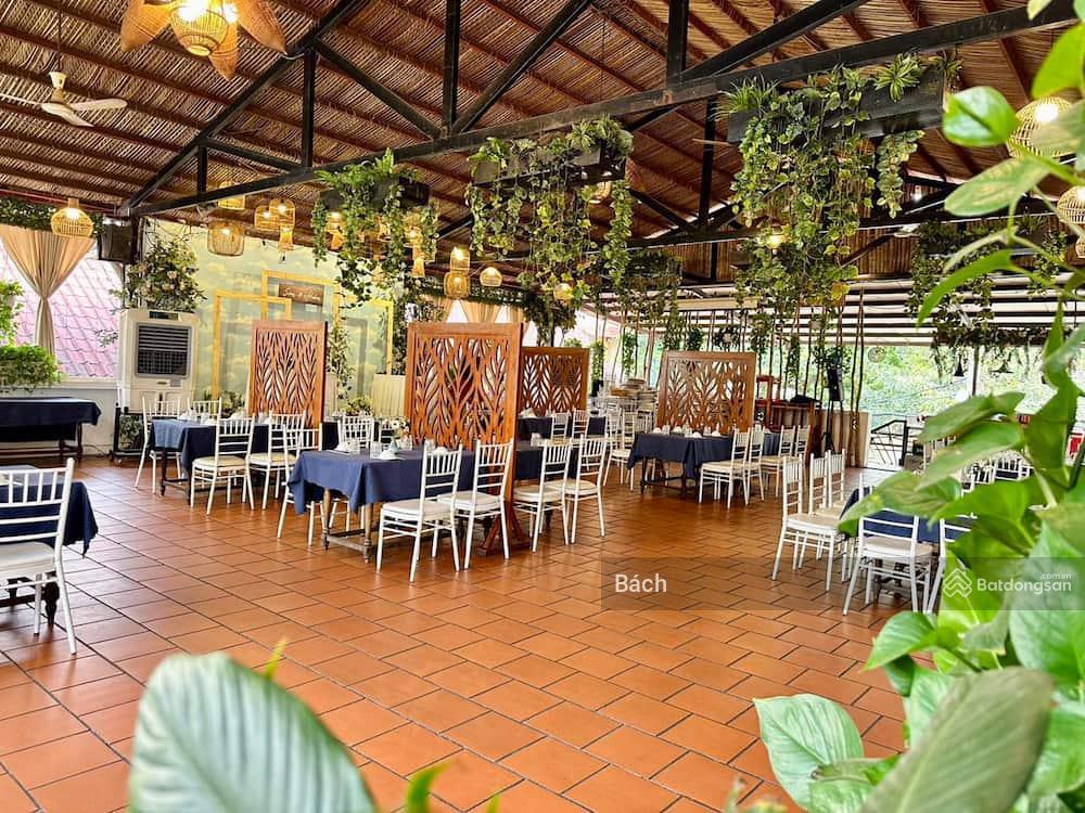 Cho thuê biệt thự kđt văn phú, kiến hưng  dt 650m2, mt 30m, xây dựng 2 tầng có sân vườn rộng
