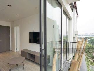 Cho thuê tòa căn hộ nước ngoài phố trịnh công sơn, dt 180m2, 9 tầng, mt 7m.  0886 248 ***