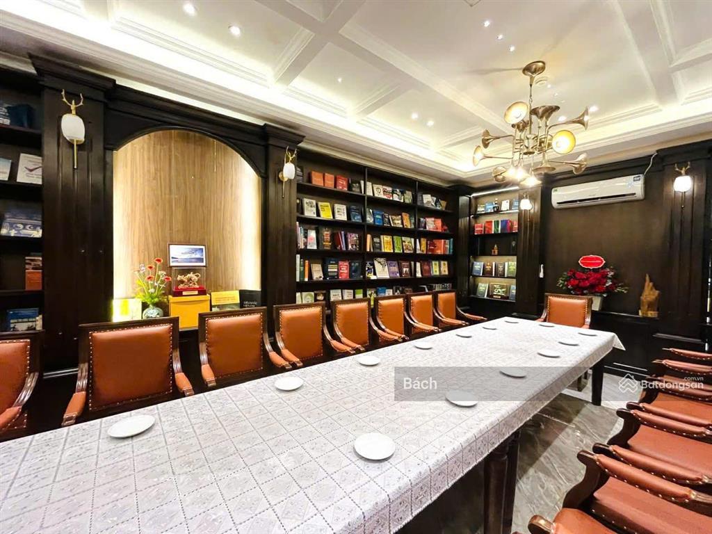 Cho thuê biệt thự sân vườn mặt phố quang trung, hk  dt 250m2, 3 tầng, mt 15m. hợp nhà hàng cao cấp