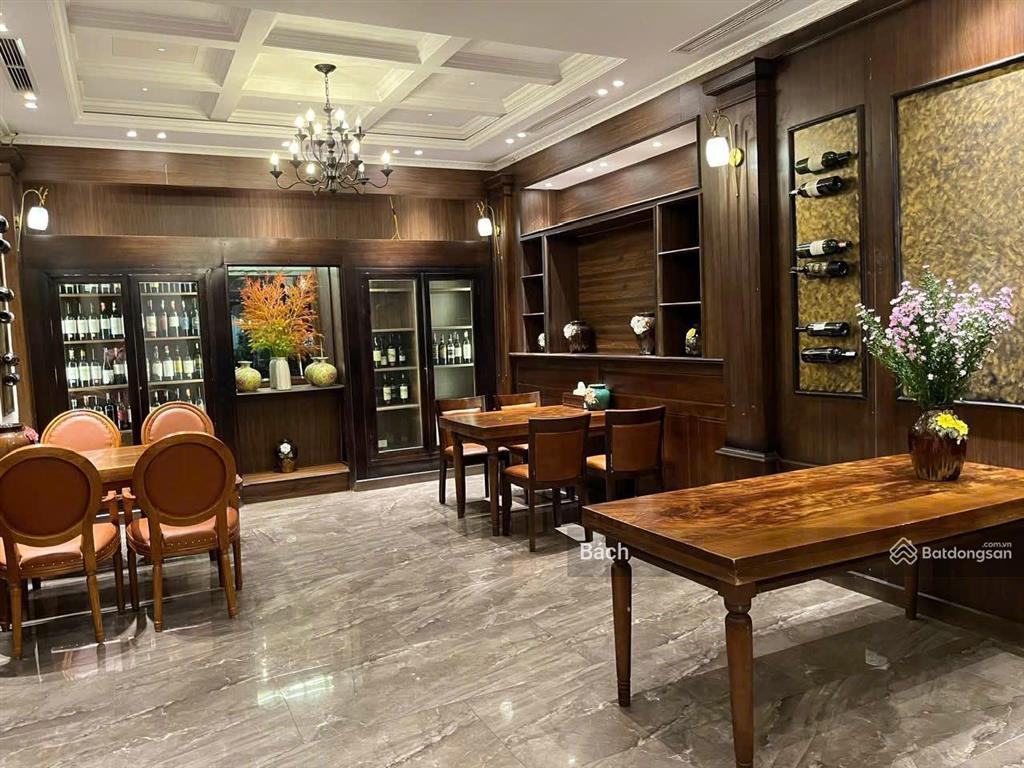 Cho thuê biệt thự sân vườn mặt phố quang trung, hk  dt 250m2, 3 tầng, mt 15m. hợp nhà hàng cao cấp
