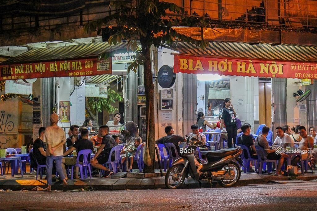 Hiếm  cho thuê mb mặt phố trương định  dân cư đông đúc  dt 300m2  mt 6m  50tr.