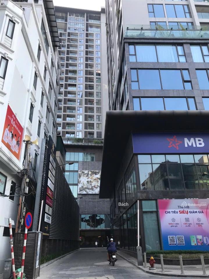 Chính chủ cho thuê tòa nhà 83 giang văn minh  gần ngã ba đội cấn  có thang máy  dt 80m2, 7 tầng