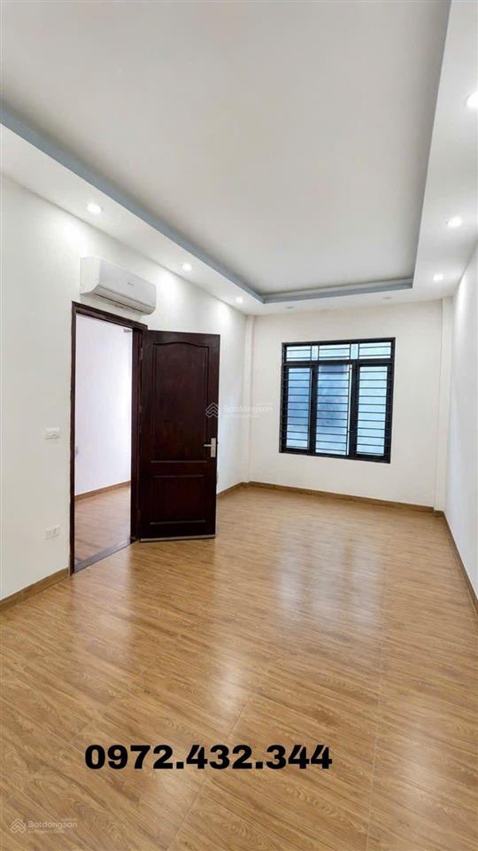 Hơn 6tỷ nhà 5 tầng, 37m2 ngay cổng trường c3 lê lợi(chuyên nguyễn huệ cũ) hà đông, ô tô gần.