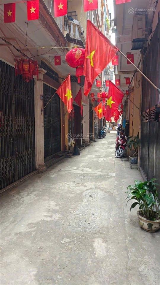 Bán nhà tô hiệusổ 36m2 có nhà 3 tầng, ngõ rộng 3m, ô tô tránh 10m cạnh chợ hà đông, hơn 8 tỷ tl.