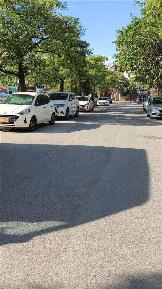 Bán nhà xa lavăn quán, hà đôngngõ xe 7 chỗ vào nhà, tiếp giáp đường vỉa hè ô tô tránh kdt xa la