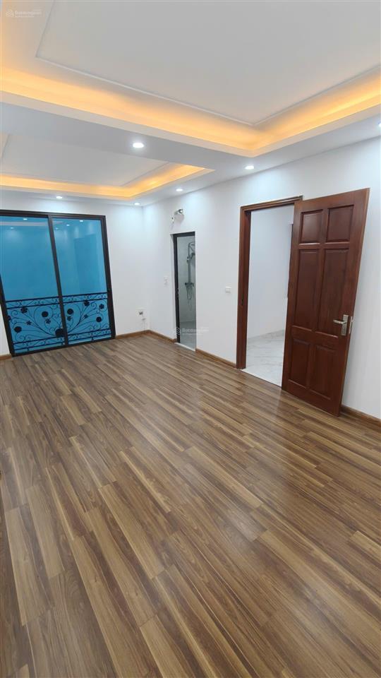 Rẻ nhất mỗ lao  thang máy 5 tầng mới, 41m², ngay chân plaza hồ gươm, trần phúhà đông, hơn 8tỷ.