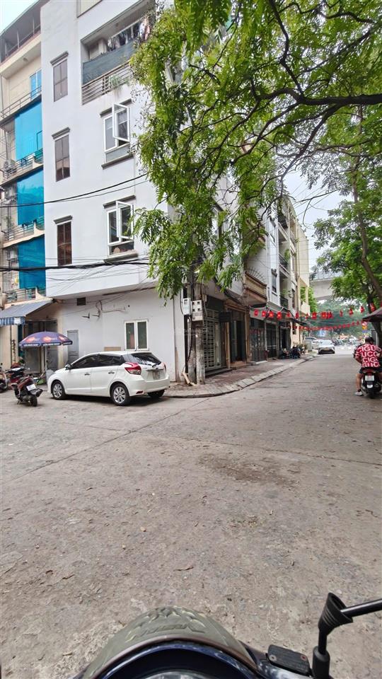 Giảm chào giá tốt 6tỷ hơn đối diện vườn hoa nguyễn trãihà đông, nhà 2 thoáng, ôtô chạy vòng quanh.