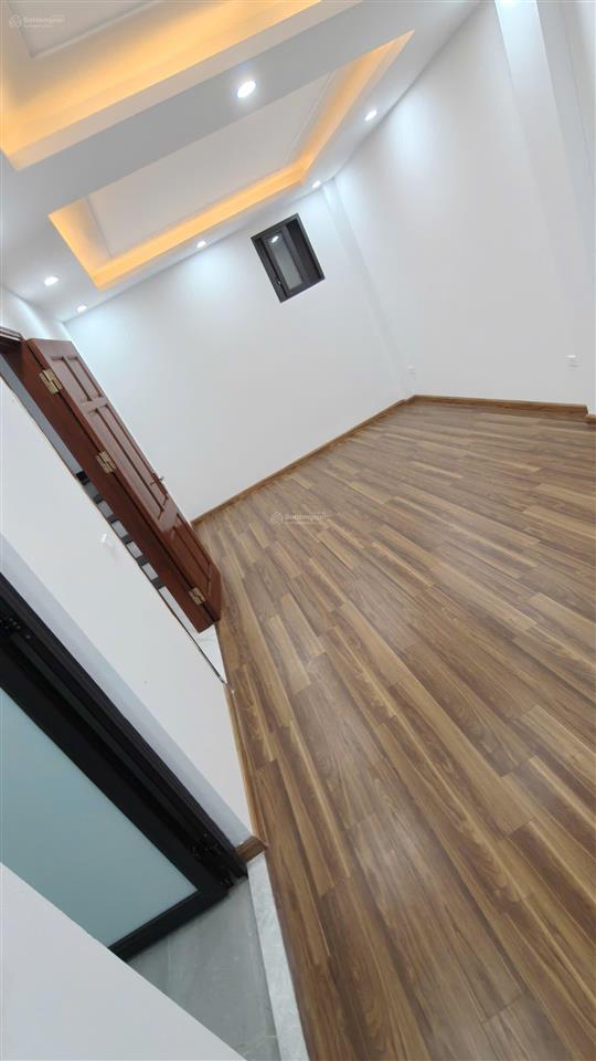 Bán nhà hơn 8tỷ nhà mới thang máy 45m2 trần phú, mỗ lao, hà đông, trung tâm các trường đại học lớn